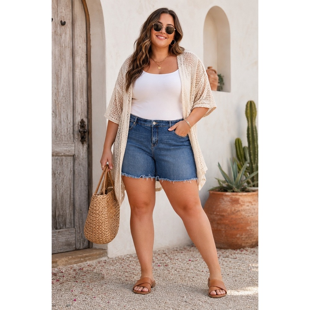Torrid Denim Shorts Womens 24 Blue Excellent Raw Hem Mid-Rise Stretch Curvy Fit